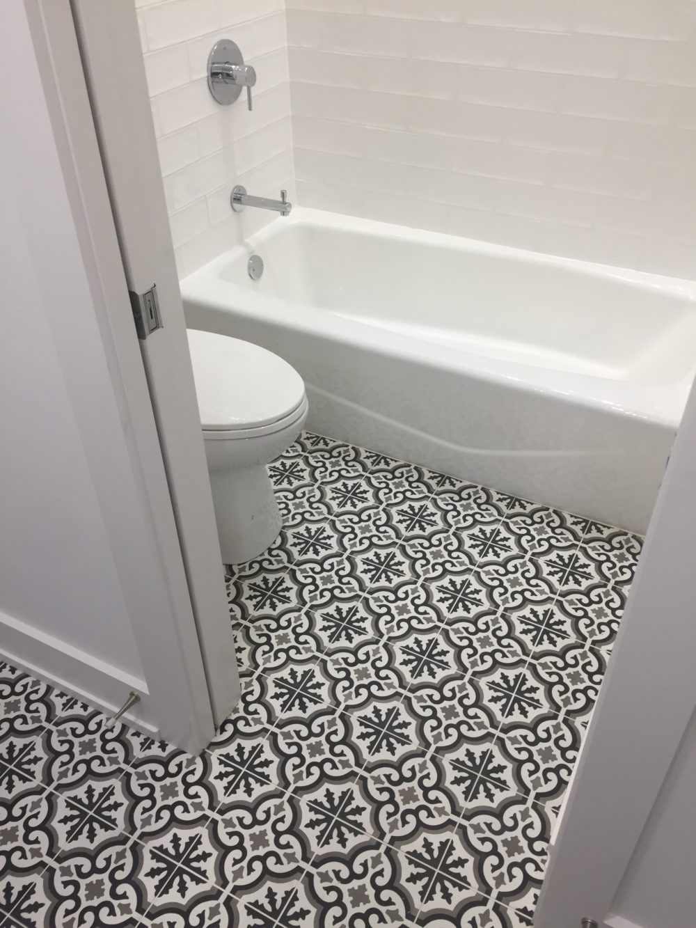 Light Gray Bathroom Floor Tile 2 With Images Grey Bathroom